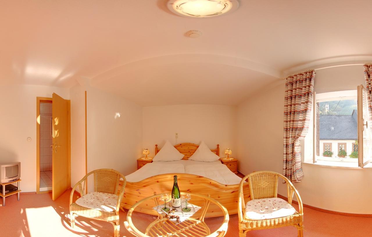 Hotel Weingut Schuetzen Senheim Exterior foto